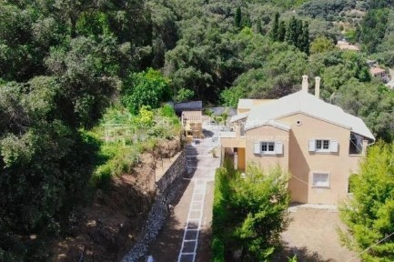 Συγκρότημα διαμερισμάτων, 200τ. μ.