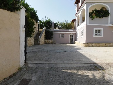 Βίλα, 680τ. μ.