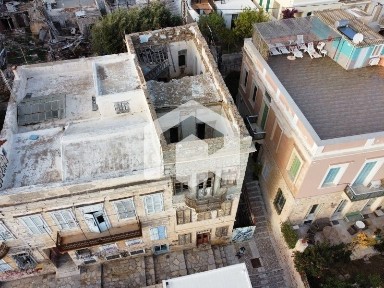 Μονοκατοικία, 310τ. μ.