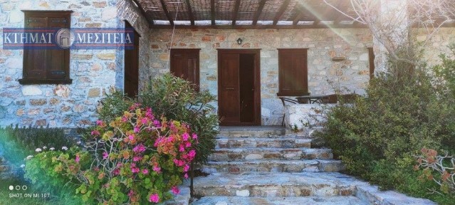 Μονοκατοικία, 270τ. μ.