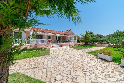 Συγκρότημα διαμερισμάτων, 9500τ. μ.