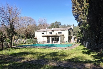 Βίλα, 380τ. μ.
