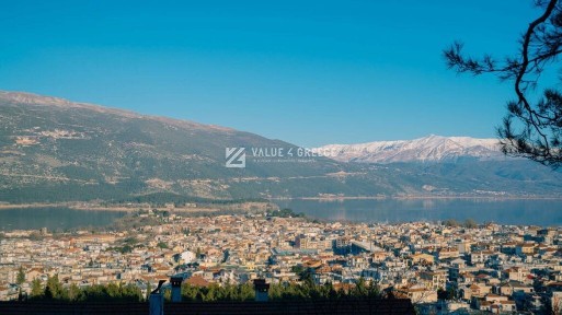 Συγκρότημα διαμερισμάτων, 550τ. μ.