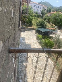 Κτίριο, 207τ. μ.