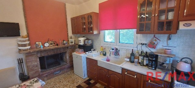 Μονοκατοικία, 90τ. μ.
