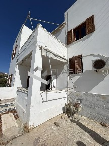 Συγκρότημα διαμερισμάτων, 240τ. μ.
