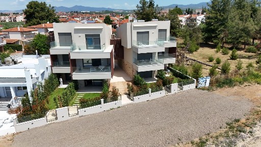 Παραλία Καλυβίων, Πολύγυρος (Χαλκιδική)
