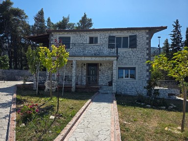 Μονοκατοικία, 150τ. μ.