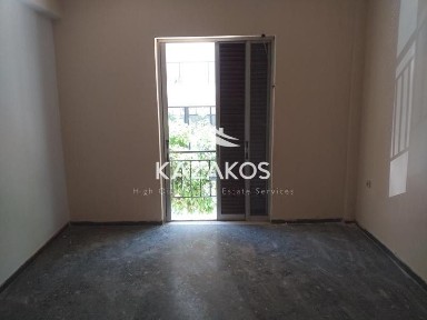 Κτίριο, 215τ. μ.