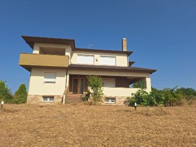Μονοκατοικία, 370τ. μ.