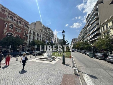 Διαμέρισμα, 320τ. μ.