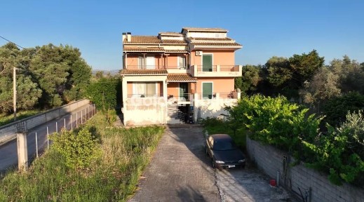 Μονοκατοικία, 475τ. μ.