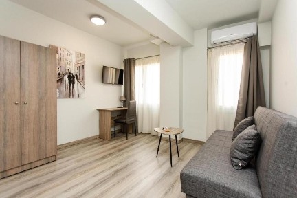 Studio / Γκαρσονιέρα, 320τ. μ.