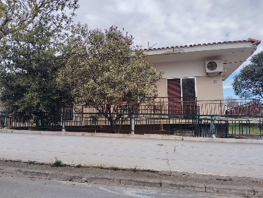 Μονοκατοικία, 90τ. μ.