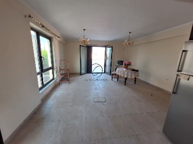 Κτίριο, 290τ. μ.