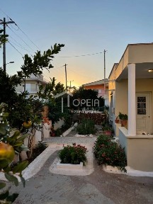 Κέντρο, Καλύβια Θορικού (Υπόλοιπο Αττικής)