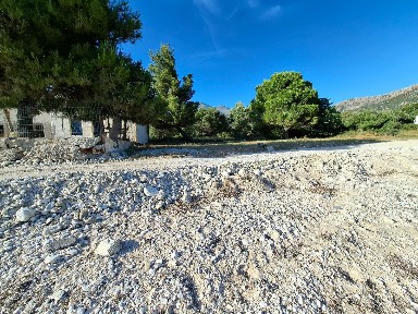 Μονοκατοικία, 61τ. μ.