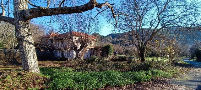 Μονοκατοικία, 230τ. μ.