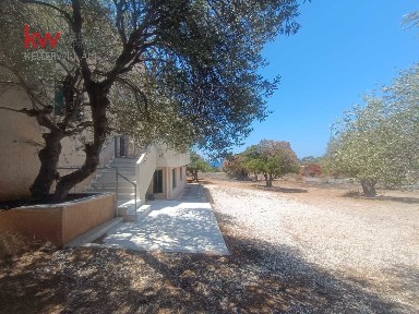 Μονοκατοικία, 320τ. μ.