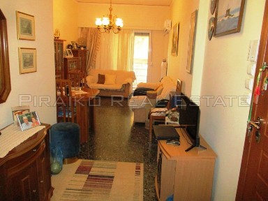 Αγία Σοφία - Μανιάτικα, Ταμπούρια - Αγία Σοφία (Πειραιάς)