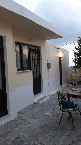 Μονοκατοικία, 50τ. μ.