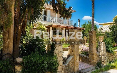 Κτίριο, 231τ. μ.
