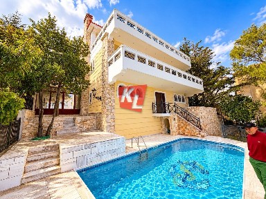 Καστρί - Πολιτεία, Νέα Ερυθραία (Αθήνα - Βόρεια Προάστια)
