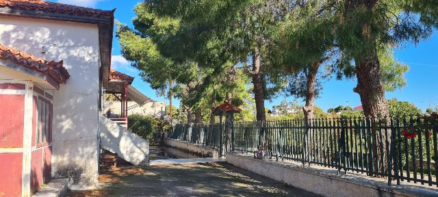 Μονοκατοικία, 185τ. μ.