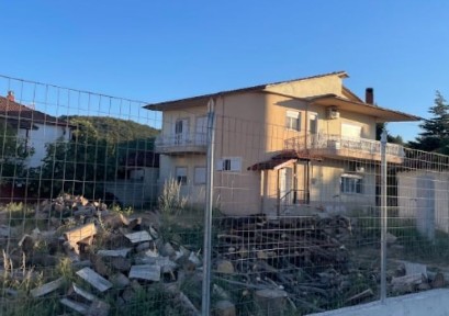 Κτίριο, 240τ. μ.