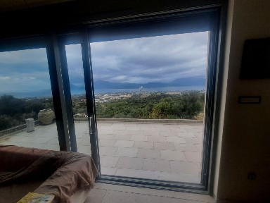 Μονοκατοικία, 250τ. μ.