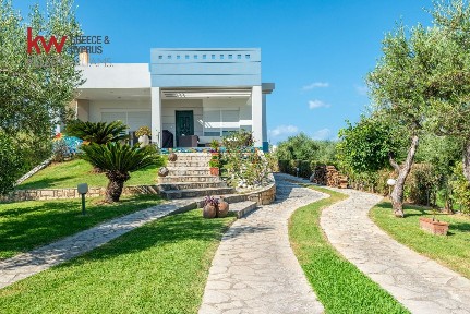 Μονοκατοικία, 300τ. μ.