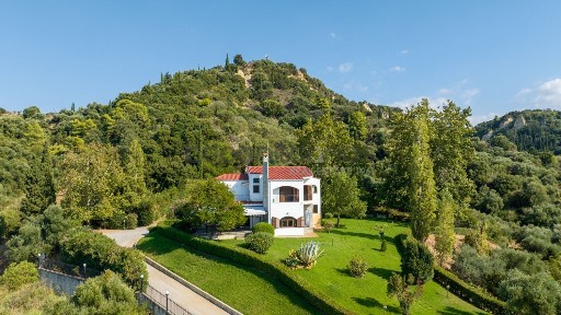 Μονοκατοικία, 250τ. μ.