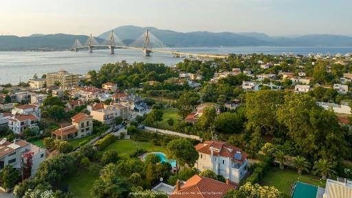 Μονοκατοικία, 210τ. μ.