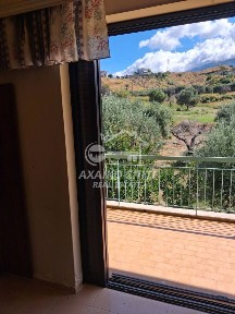 Συγκρότημα διαμερισμάτων, 302τ. μ.