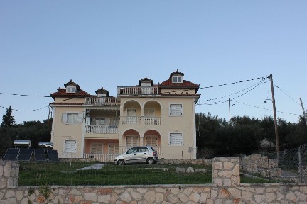 Μονοκατοικία, 2600τ. μ.