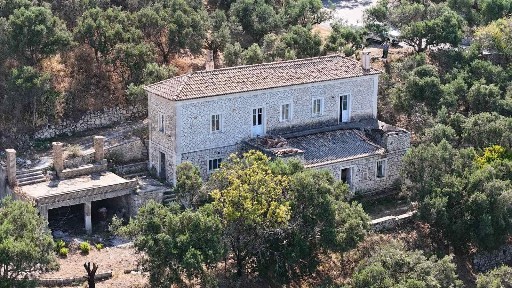 Μονοκατοικία, 170τ. μ.