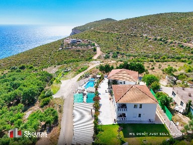 Μονοκατοικία, 700τ. μ.