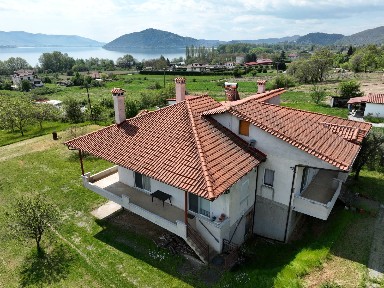 Μονοκατοικία, 280τ. μ.