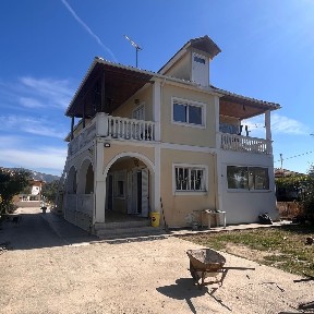 Κτίριο, 350τ. μ.
