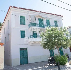 Κέντρο, Πόρος (Νησιά Αργοσαρωνικού)