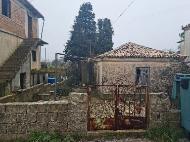 Μονοκατοικία, 60τ. μ.