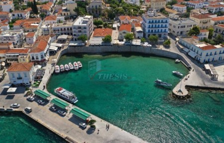 Κέντρο, Σπέτσες (Νησιά Αργοσαρωνικού)