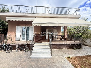 Μονοκατοικία, 90τ. μ.
